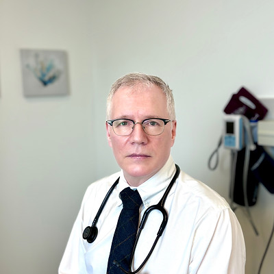 Dr. Stephen Carreiro, Médecin de famille